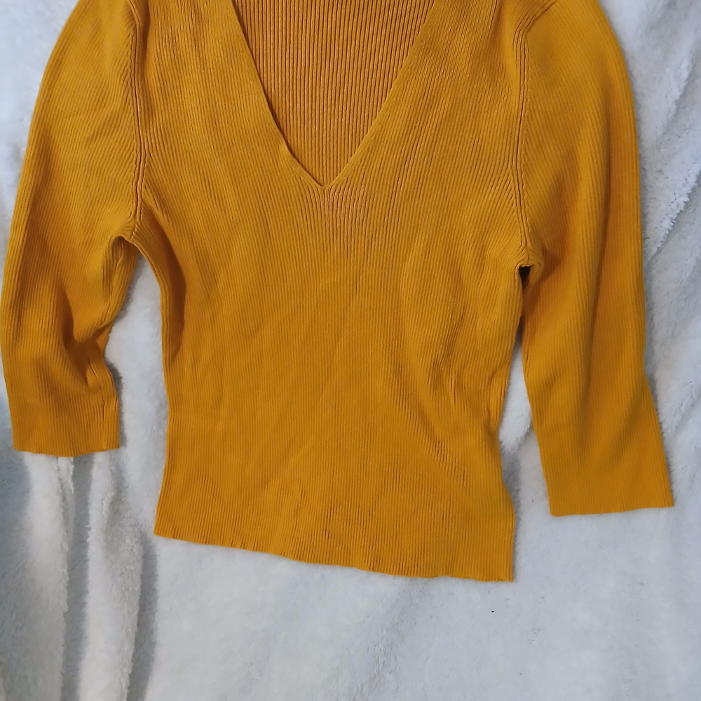 Forever 21 Yellow V-Neck Sweater Lightweight Knit